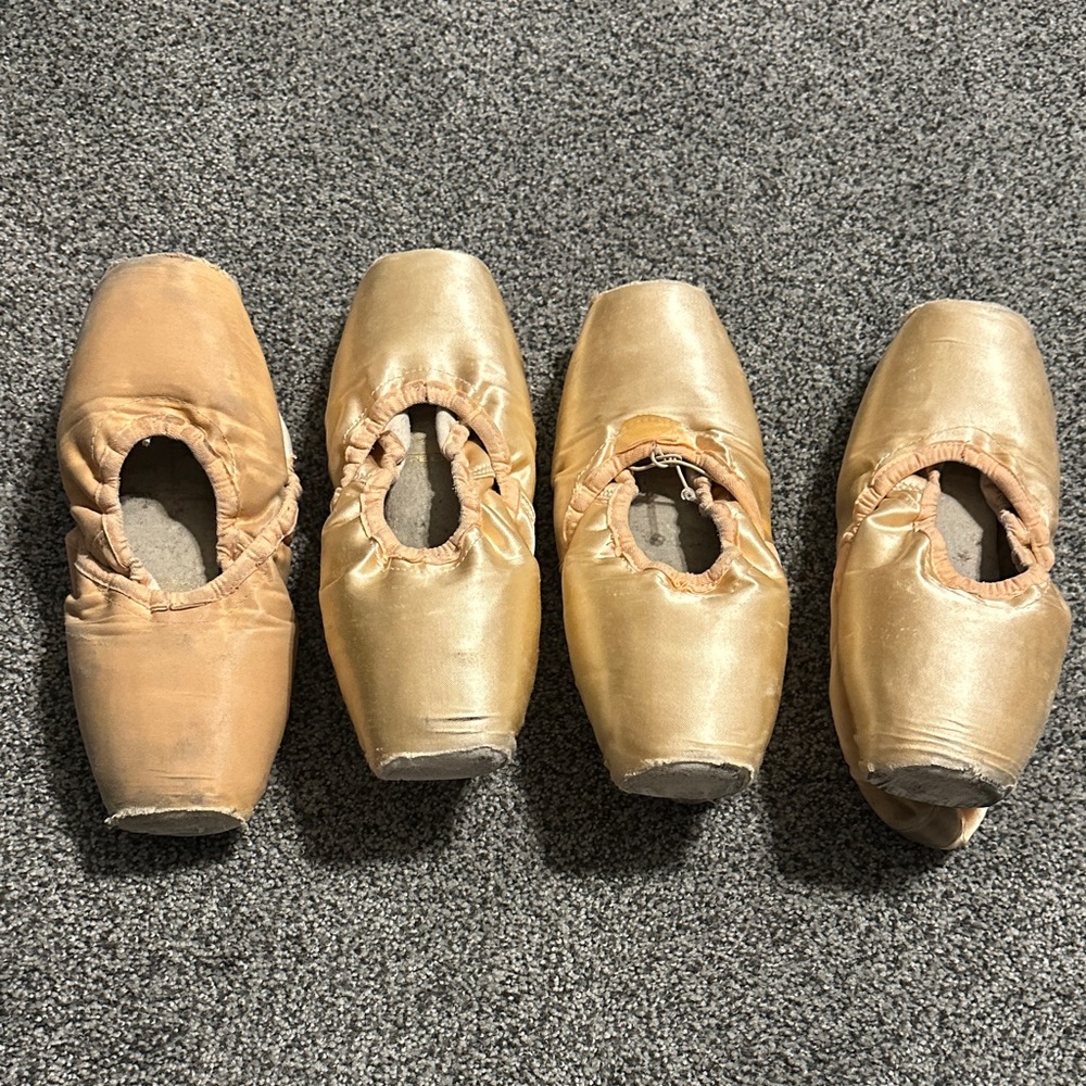 Used pointe shoes